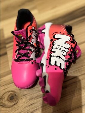 Nike Hyperdiamond 4 Keystone girls' softball cleats size 1 kids hot pink NWOT